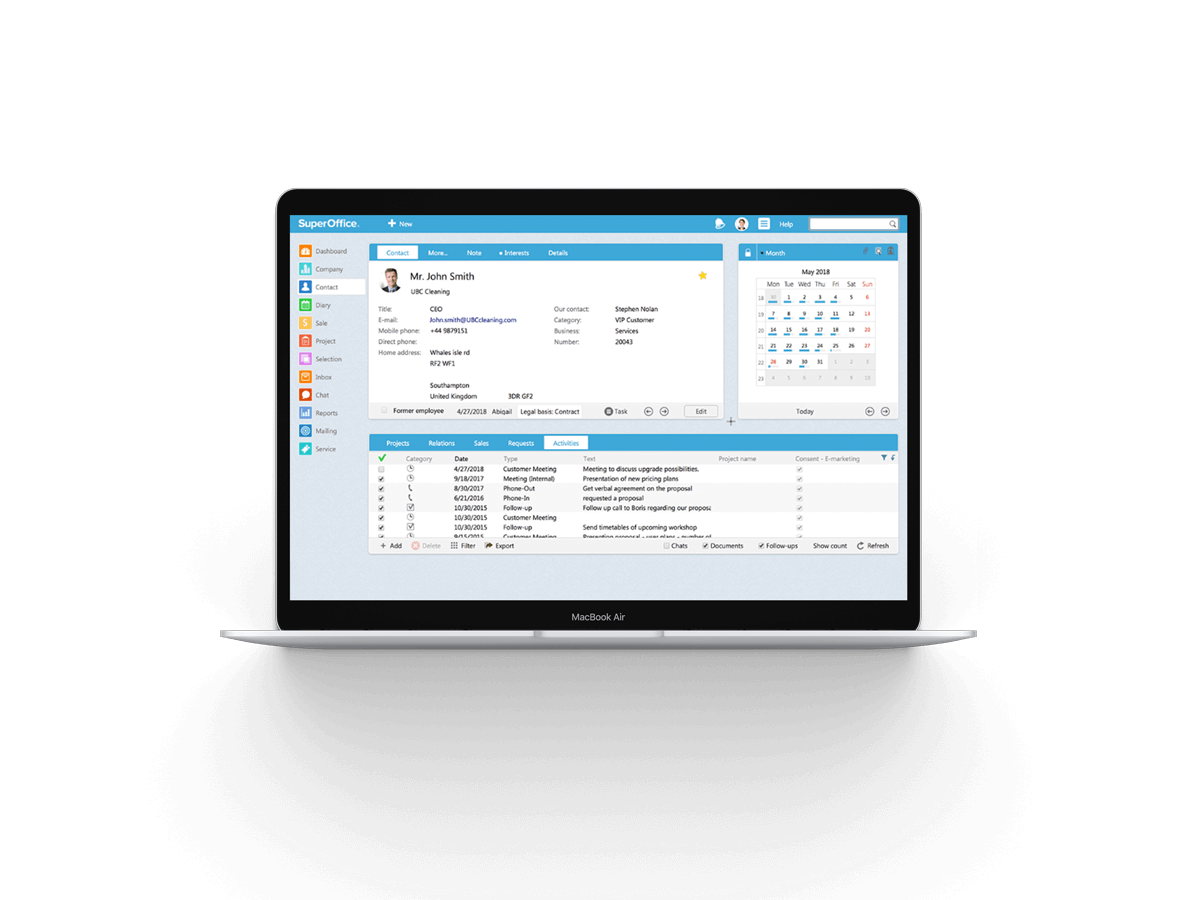 Bærbar computer, der viser SuperOffice CRM